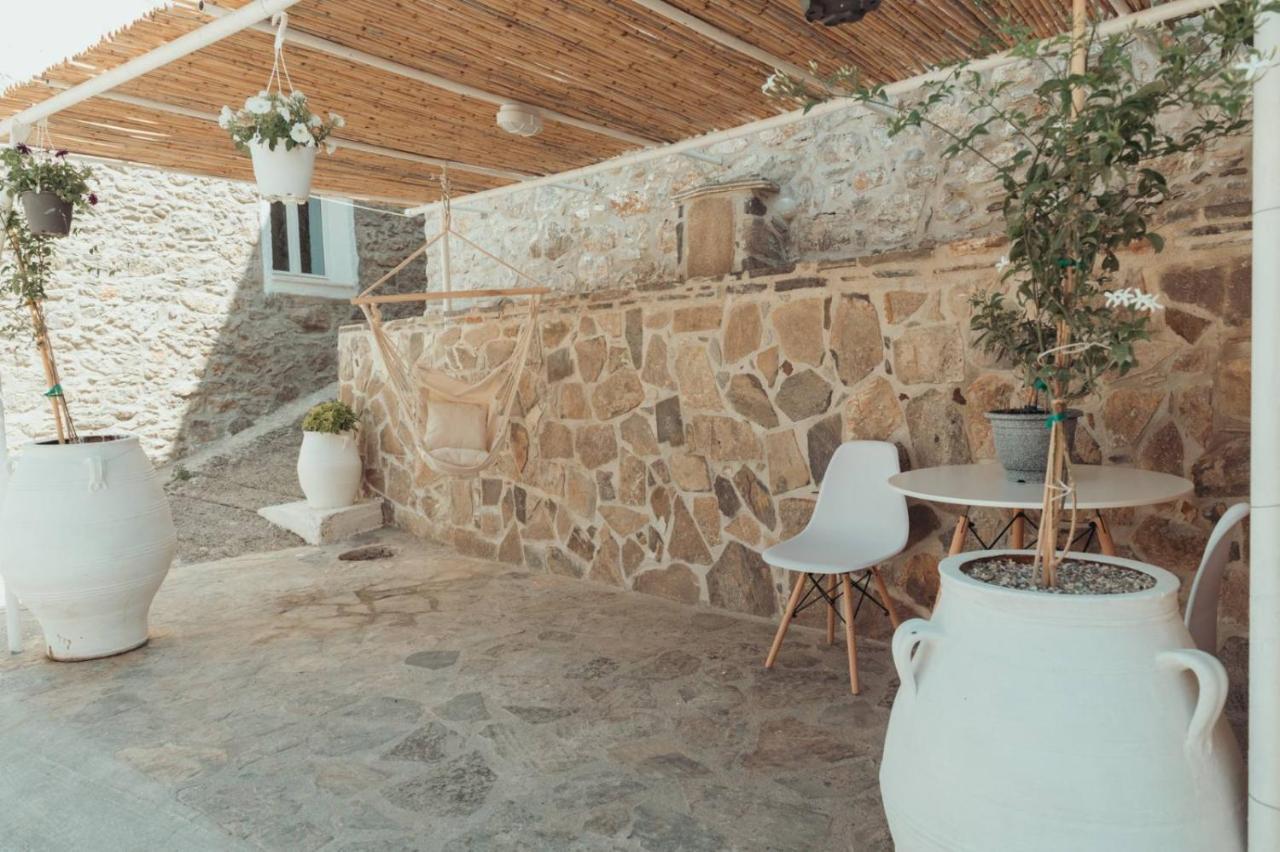 Апартаменты Akoumiastudio Akoumia